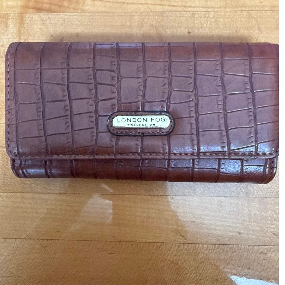 London Fog Women’s Lara Croco long wallet in brown pattern gold tone NWT